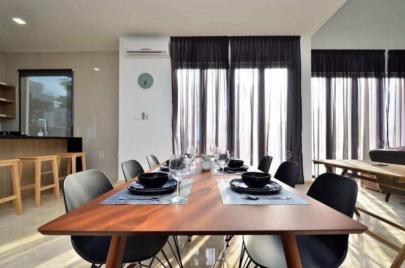 Banglo Lot Kosong untuk Dijual di Lakefront Villa (Cyberjaya) - Roger Phang - Dining Room - PropertyGuru.com.my