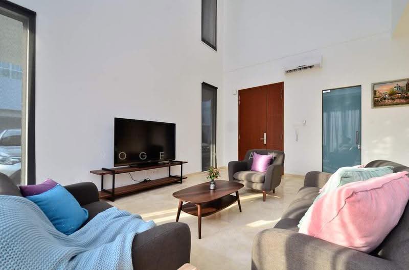 Banglo Lot Kosong untuk Dijual di Lakefront Villa (Cyberjaya) - Roger Phang - Living Room - PropertyGuru.com.my