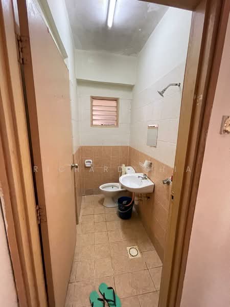 Apartment for Sale at Pangsapuri Permai Puteri - Richard Chia - Bathroom - PropertyGuru.com.my