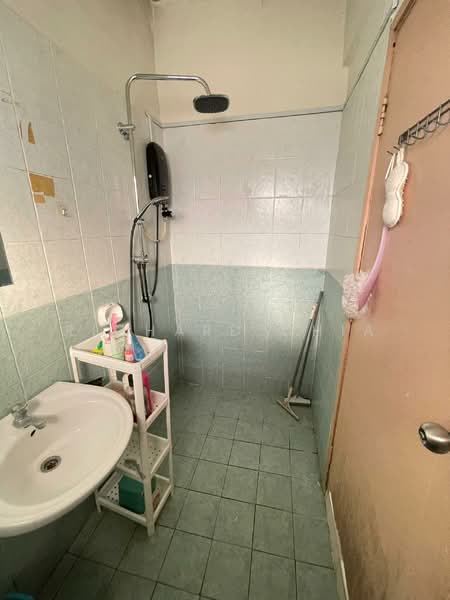 Apartment for Sale at Pangsapuri Permai Puteri - Richard Chia - Bathroom - PropertyGuru.com.my