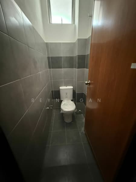 Shop / Office for Rent in Taman Molek (Johor Bahru) - Beyny Gan - Bathroom - PropertyGuru.com.my