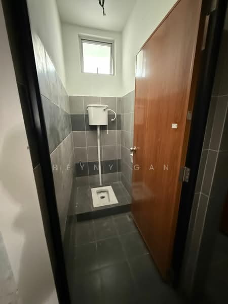 Shop / Office for Rent in Taman Molek (Johor Bahru) - Beyny Gan - Bathroom - PropertyGuru.com.my