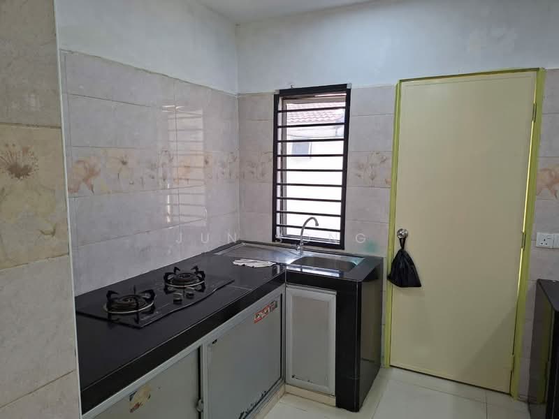 2-storey Terraced House for Rent in Bandar Seri Alam (Masai) - Jun Song - Kitchen - PropertyGuru.com.my
