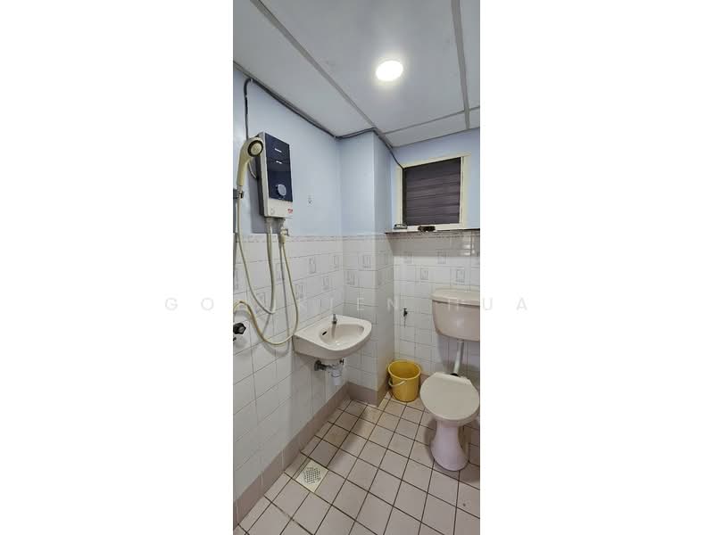Apartment for Sale at Sri Damansara Court - Goh Kien Hua - Bathroom - PropertyGuru.com.my