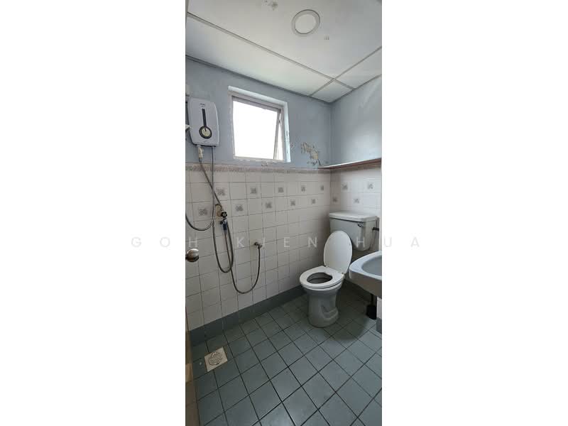 Apartment for Sale at Sri Damansara Court - Goh Kien Hua - Bathroom - PropertyGuru.com.my