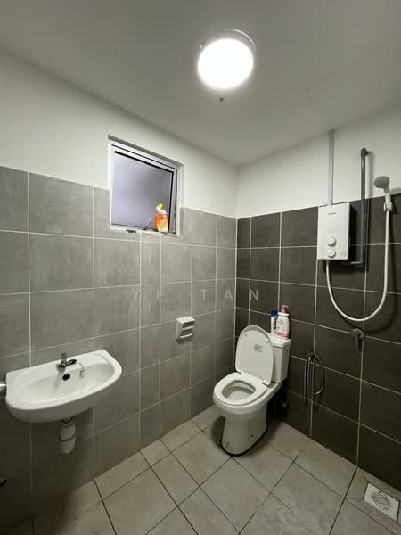 Lily Apartment @ Kuchai Lama untuk Untuk Disewa - RM 1,050 /bulan, Mac 2026 - Bathroom - PropertyGuru.com.my