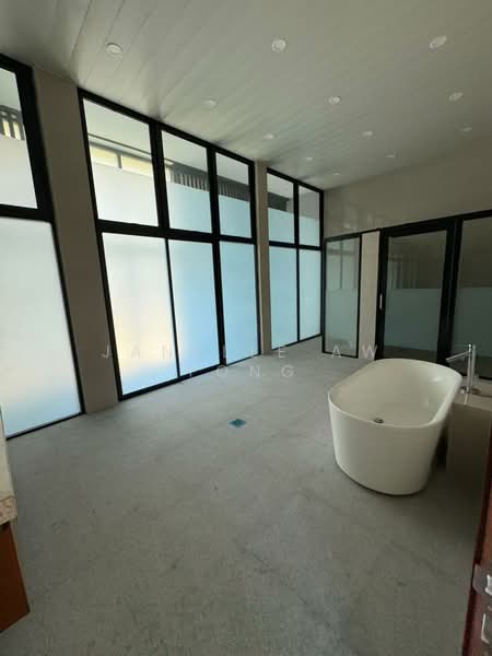 Bungalow for Sale in Leisure Farm (Gelang Patah) - Janelle Aw Yong - Bathroom - PropertyGuru.com.my