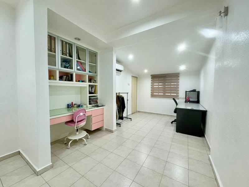 Facing Garden Renovated Extended Terrace untuk Untuk Dijual - RM 930,000, Mac 2026 - Study - PropertyGuru.com.my