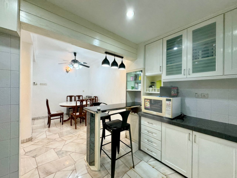 Facing Garden Renovated Extended Terrace untuk Untuk Dijual - RM 930,000, Mac 2026 - Kitchen - PropertyGuru.com.my