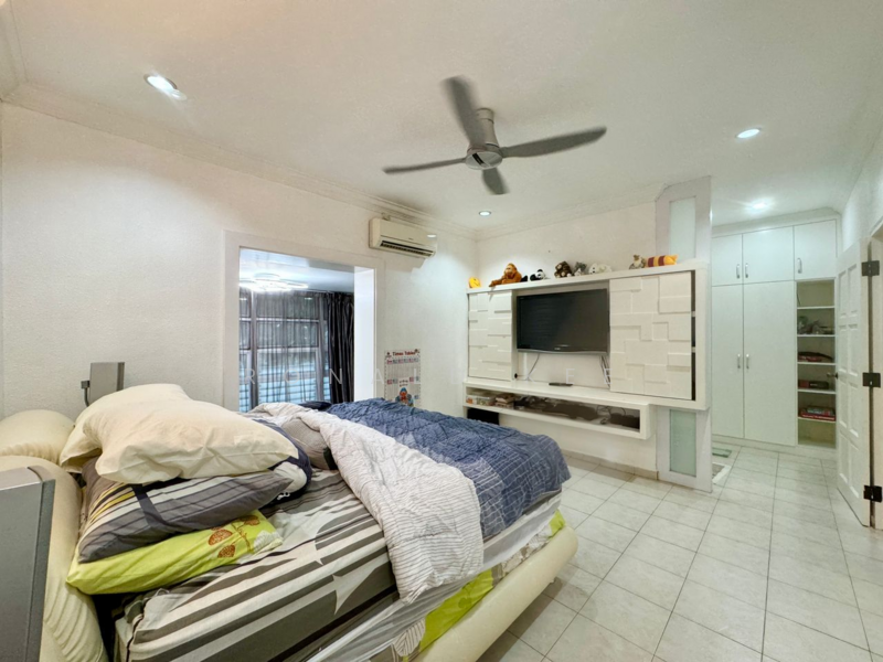 Facing Garden Renovated Extended Terrace untuk Untuk Dijual - RM 930,000, Mac 2026 - Bedroom - PropertyGuru.com.my