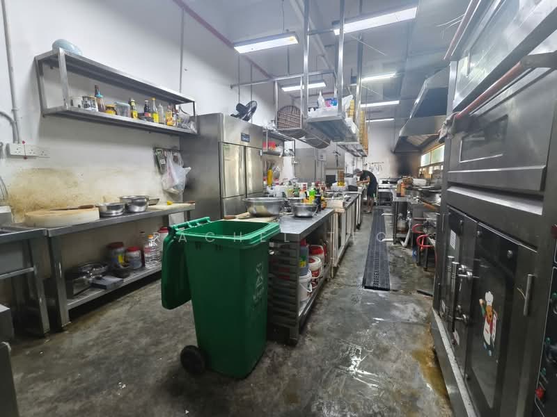 Taman Mount Austin untuk Untuk Disewa - RM 12,500 /bulan, Apr 2026 - Kitchen - PropertyGuru.com.my