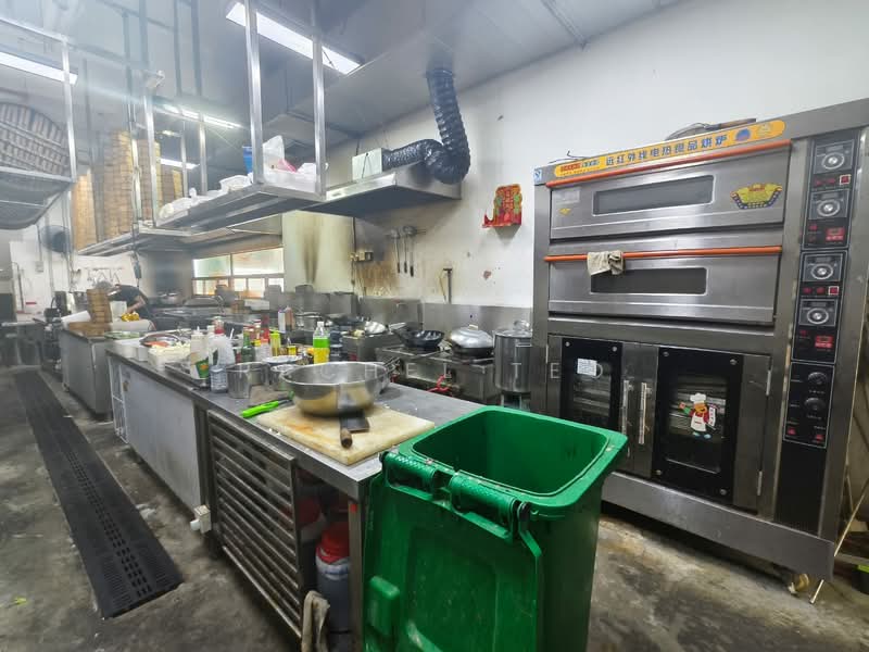 Taman Mount Austin untuk Untuk Disewa - RM 12,500 /bulan, Apr 2026 - Kitchen - PropertyGuru.com.my