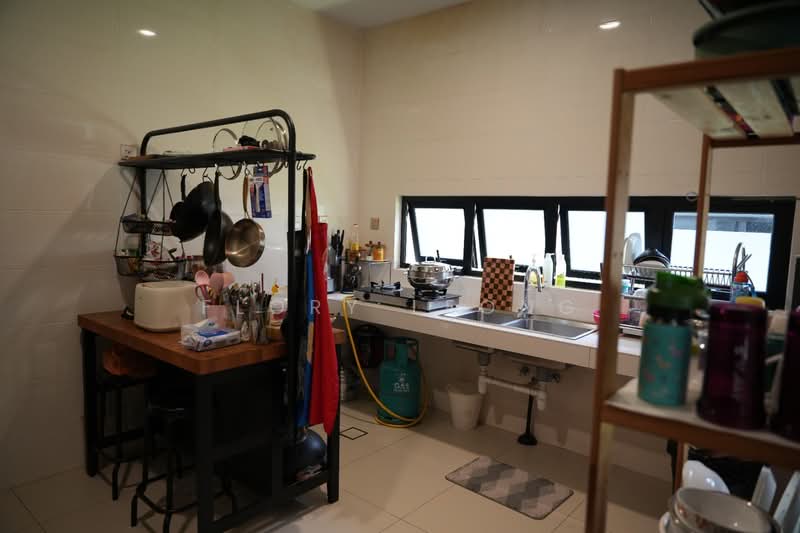 Bungalow for Sale in Telok Panglima Garang (Selangor) - Flory Leong - Kitchen - PropertyGuru.com.my