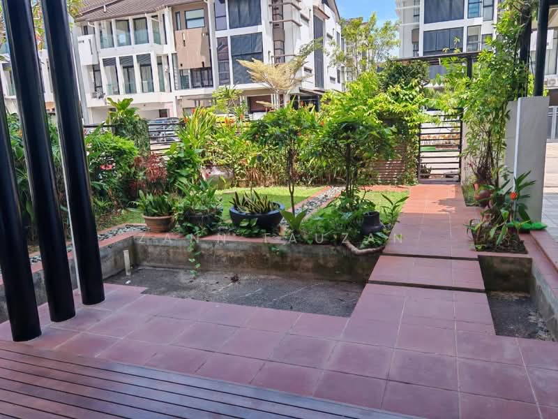3-storey Terraced House for Sale in Sepang (Selangor) - Zann Fauzan - Garden - PropertyGuru.com.my