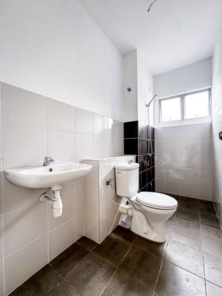 2-storey Terraced House for Sale in Seremban 2 (Negeri Sembilan) - Jess Kong - Bathroom - PropertyGuru.com.my