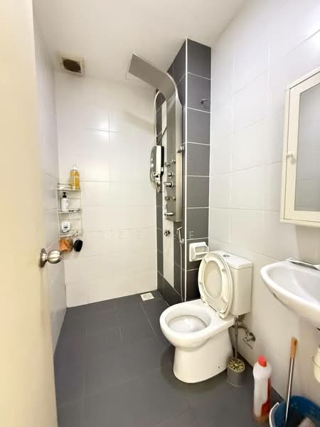 2.5-storey Terraced House for Sale in Bandar Seri Alam (Masai) - Sze Lee - Bathroom - PropertyGuru.com.my