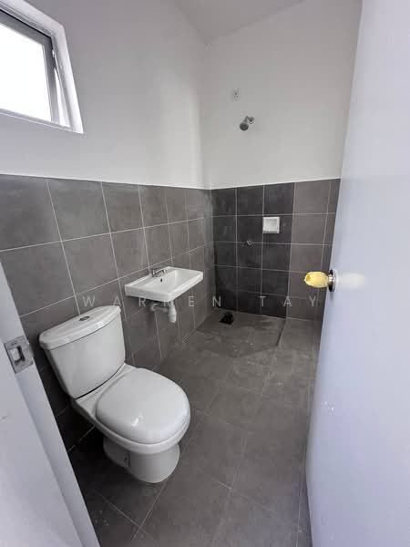 Meridin East untuk Untuk Disewa - RM 1,700 /bulan, Mac 2026 - Bathroom - PropertyGuru.com.my