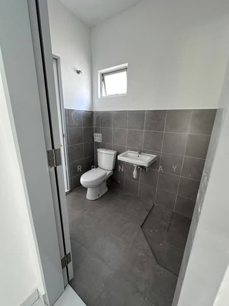 Meridin East untuk Untuk Disewa - RM 1,700 /bulan, Mac 2026 - Bathroom - PropertyGuru.com.my