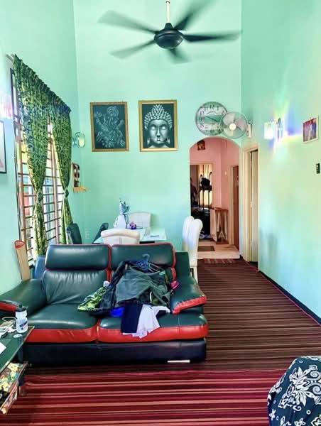Rumah Teres 1 Tingkat untuk Dijual di Taman Pasir Putih (Pasir Gudang) - Reeyna Sam - Living Room - PropertyGuru.com.my