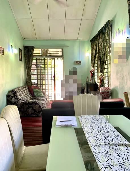 Rumah Teres 1 Tingkat untuk Dijual di Taman Pasir Putih (Pasir Gudang) - Reeyna Sam - Living Room - PropertyGuru.com.my