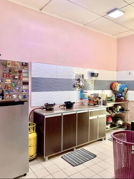 Rumah Teres 1 Tingkat untuk Dijual di Taman Pasir Putih (Pasir Gudang) - Reeyna Sam - Kitchen - PropertyGuru.com.my