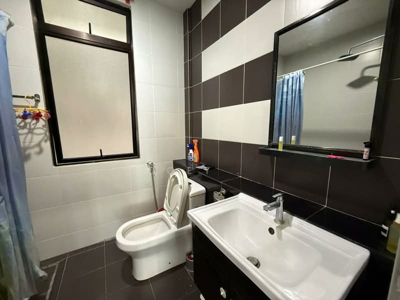 Apartment for Rent at Austin Regency (Pangsapuri Austin Perdana) - Boey . - Bathroom - PropertyGuru.com.my