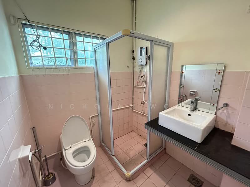 2-storey Terraced House for Sale in Taman Selayang Utama (Selayang) - nicholas wong - Bathroom - PropertyGuru.com.my