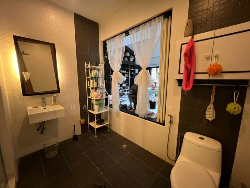 1.5-storey Terraced House for Rent in Taman Pelangi (Johor Bahru) - Daniel Lim - Bathroom - PropertyGuru.com.my