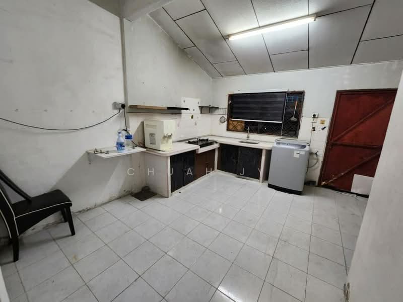 Taman Seri Kijang untuk Untuk Disewa - RM 1,000 /bulan, Mac 2026 - Kitchen - PropertyGuru.com.my