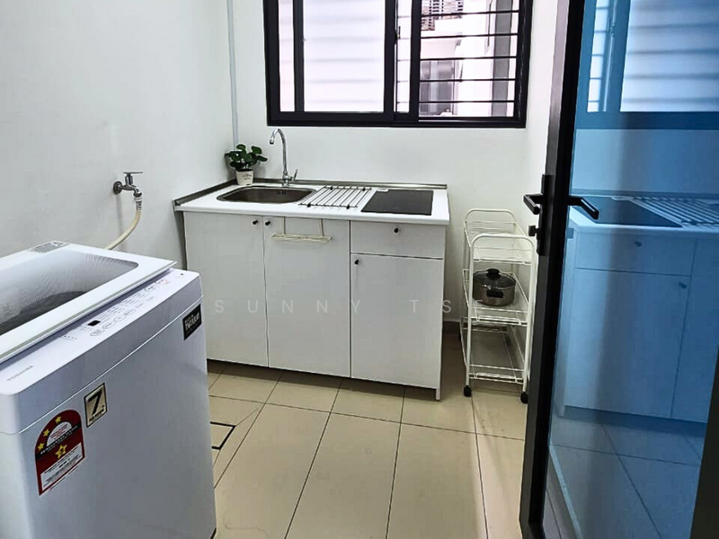 Condominium for Rent at Queens Residences Q1 @ Queens Waterfront - Sunny Tse - Kitchen - PropertyGuru.com.my