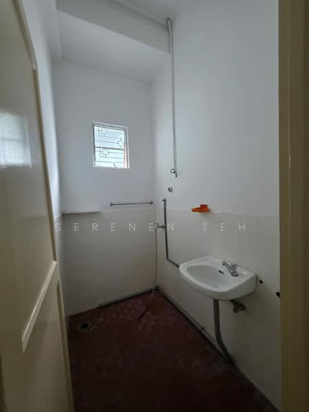 2-storey Terraced House for Sale in George Town (Penang) - SERENEN TEH - Bathroom - PropertyGuru.com.my