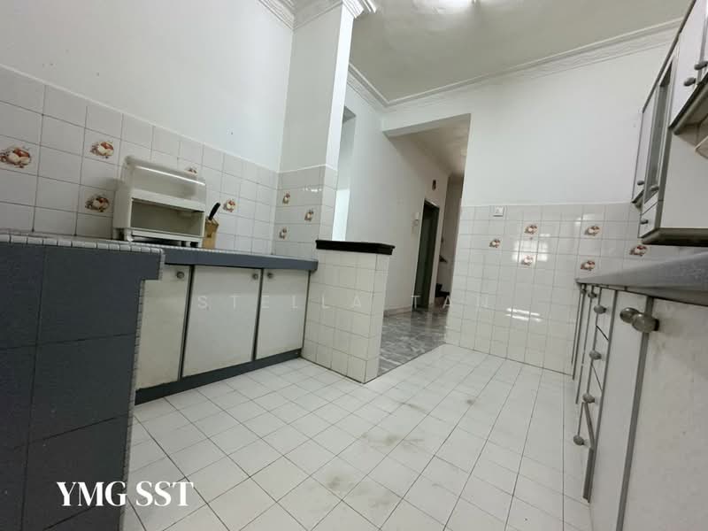 2-storey Terraced House for Sale in Bandar Kinrara Seksyen 1 (Bandar Kinrara) - Stella Tan - Kitchen - PropertyGuru.com.my