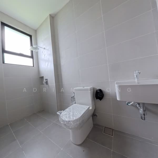 Semi-Detached House for Sale in Bandar Kinrara Seksyen 8 (Bandar Kinrara) - Adrian Leong - Bathroom - PropertyGuru.com.my