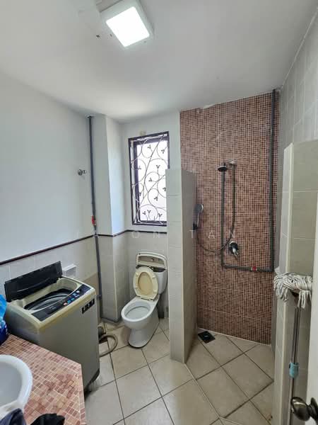 2.5-storey Terraced House for Sale in Puchong (Selangor) - Jason Tan - Bathroom - PropertyGuru.com.my