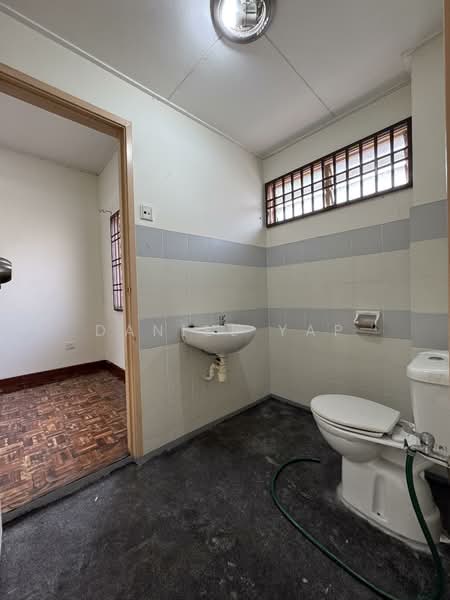 Rumah Teres 2 Tingkat untuk Dijual di Rawang (Selangor) - Daniel Yap - Bathroom - PropertyGuru.com.my
