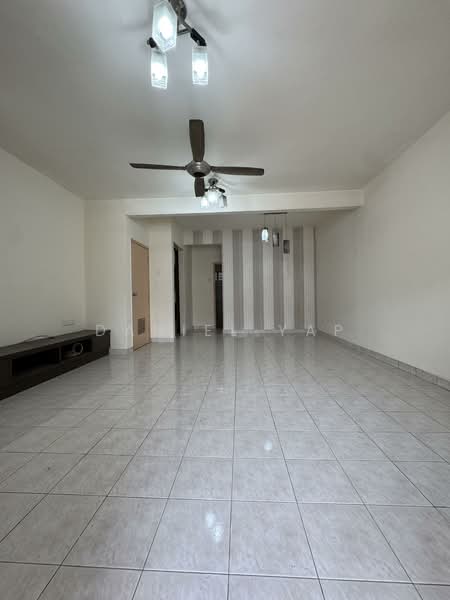 Rumah Teres 2 Tingkat untuk Dijual di Rawang (Selangor) - Daniel Yap - Living Room - PropertyGuru.com.my