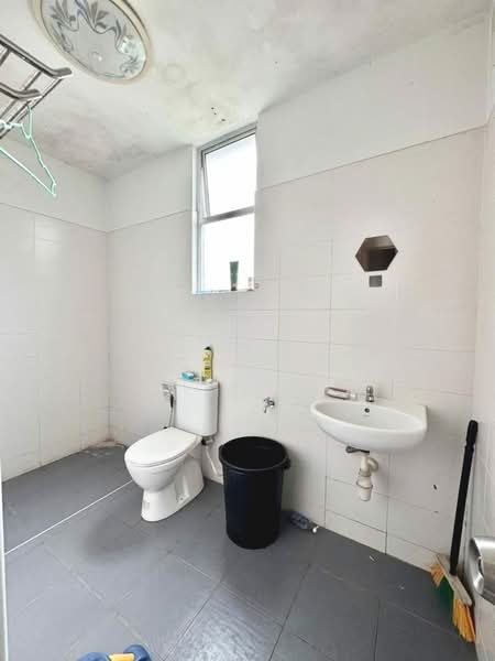 2-storey Terraced House for Sale in Bandar Seri Alam (Masai) - Jack Ting - Bathroom - PropertyGuru.com.my