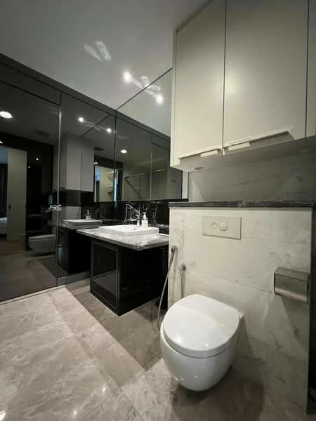 Service Residence for Sale at The Face Suites (Platinum Suites) - Eve Tay - Bathroom - PropertyGuru.com.my