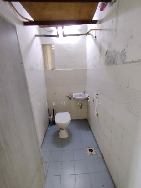 Flat for Sale at Perumahan Rakyat Lima Kedai - Niko Ong - Bathroom - PropertyGuru.com.my