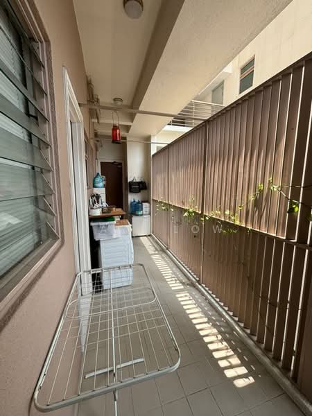 Servis Apartment untuk Dijual di Hampshire Park Condominium - Sara Low - Balcony - PropertyGuru.com.my