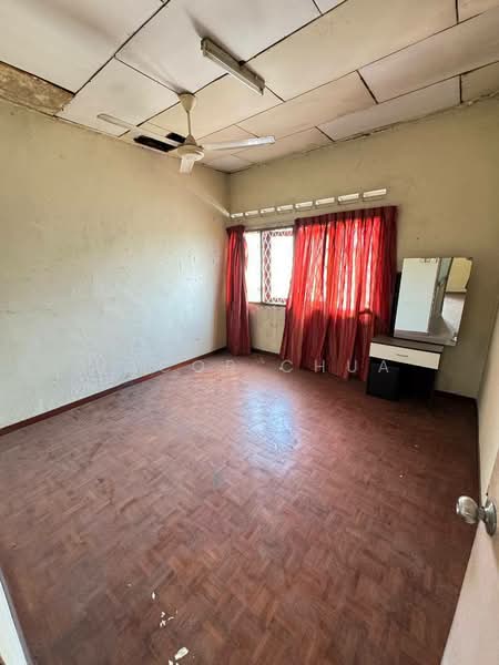 2-storey Terraced House for Sale in Taman Pelangi (Johor Bahru) - Jacob Chua - Bedroom - PropertyGuru.com.my