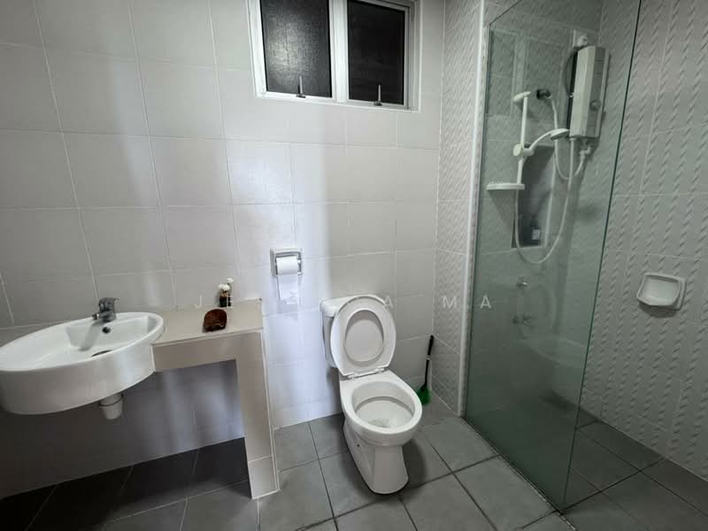 Apartment for Rent at Austin Suites (Permata Austin) - Jessica Ma - Bathroom - PropertyGuru.com.my