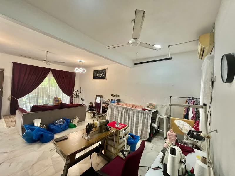 Terraced House for Sale in Seri Kembangan (Selangor) - Noraini Dahan - Living Room - PropertyGuru.com.my