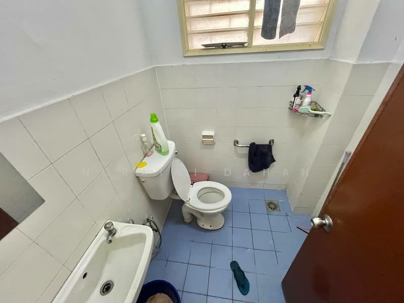 Terraced House for Sale in Seri Kembangan (Selangor) - Noraini Dahan - Bathroom - PropertyGuru.com.my