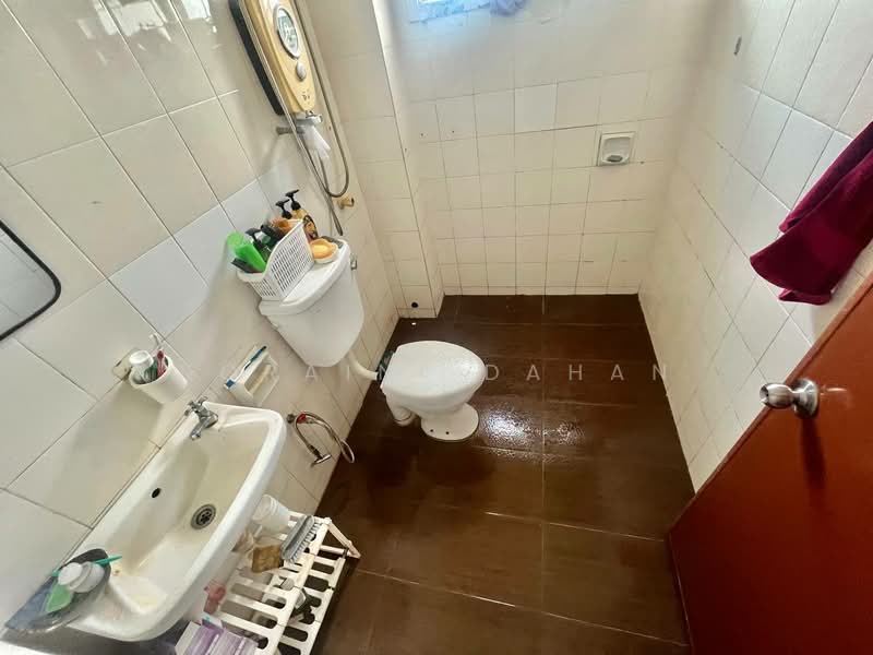 Terraced House for Sale in Seri Kembangan (Selangor) - Noraini Dahan - Bathroom - PropertyGuru.com.my