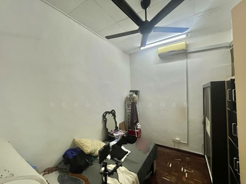 Terraced House for Sale in Seri Kembangan (Selangor) - Noraini Dahan - Bedroom - PropertyGuru.com.my