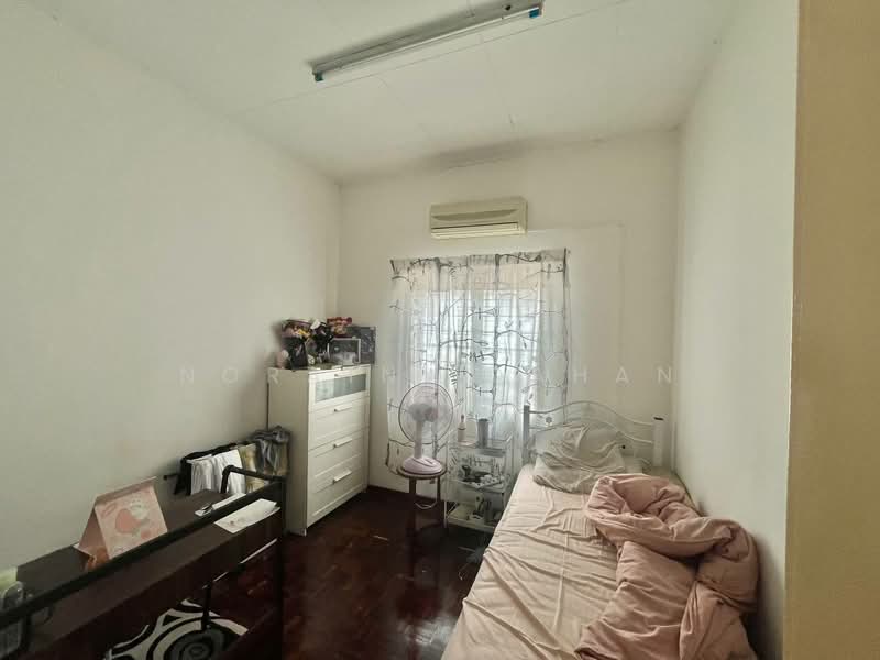 Terraced House for Sale in Seri Kembangan (Selangor) - Noraini Dahan - Bedroom - PropertyGuru.com.my