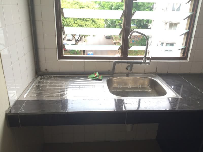 Desa Petaling Flat untuk Untuk Dijual - RM 125,000, Mac 2026 - Kitchen - PropertyGuru.com.my