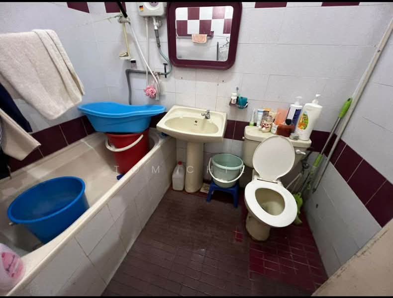 2-storey Terraced House for Sale in Taman Daya (Johor Bahru) - Tom Chiew - Bathroom - PropertyGuru.com.my