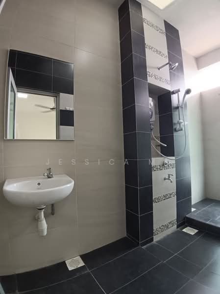 Apartment for Rent at The Seed Taman Sutera Utama - Jessica Ma - Bathroom - PropertyGuru.com.my